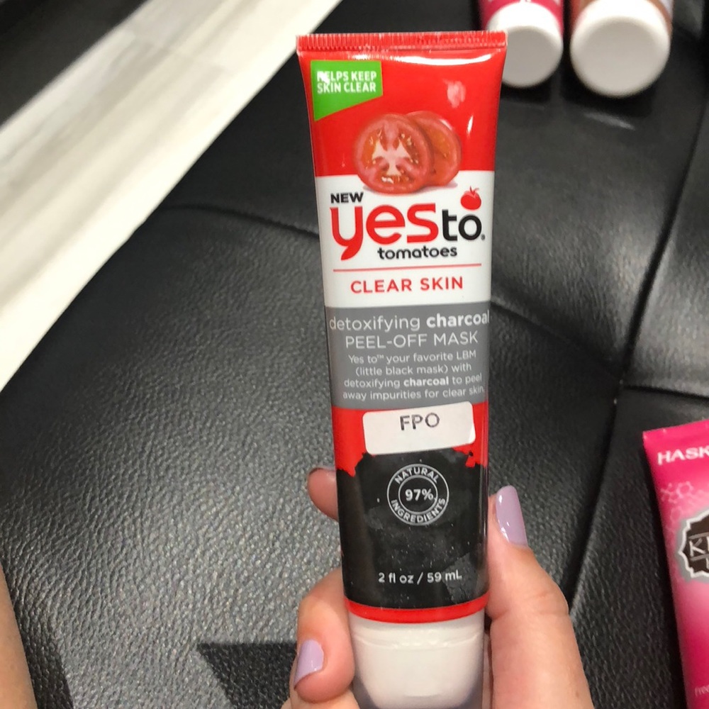 Yes to tomatoes 🍅 detoxifying charcoal mask